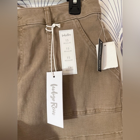 Khaki high waisted shorts 🩳 - Picture 2 of 3